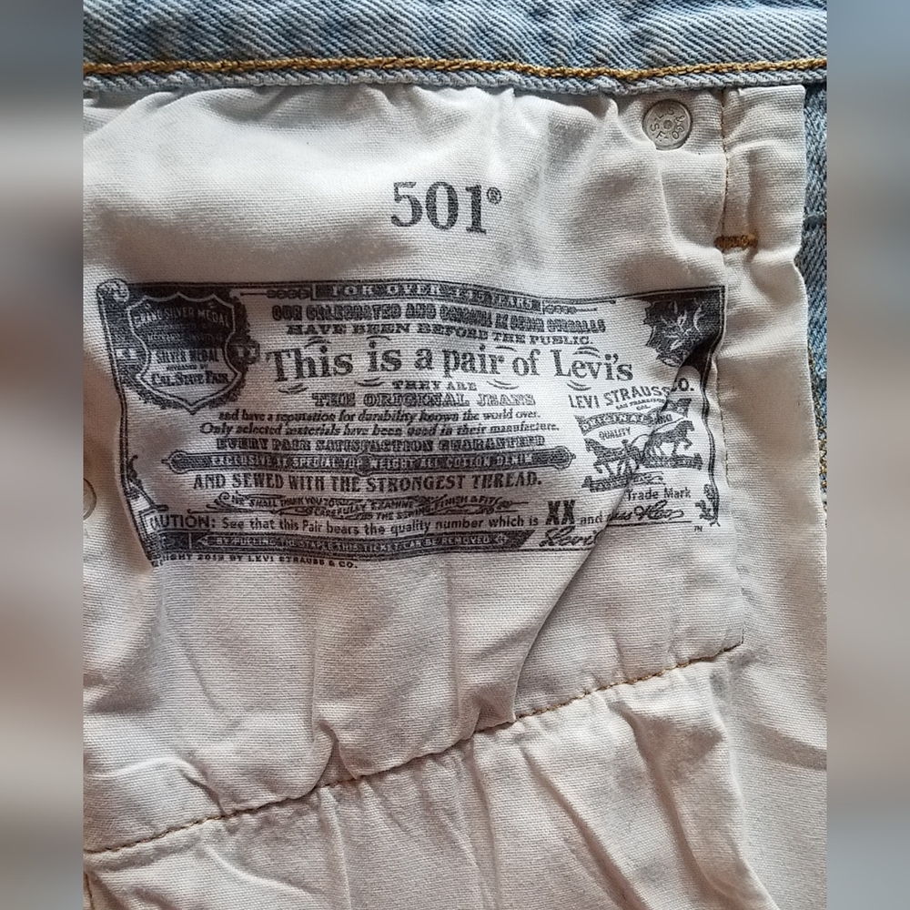 Women's Levi's Original 501 Buttonfly Shorts - Picture 6 of 8
